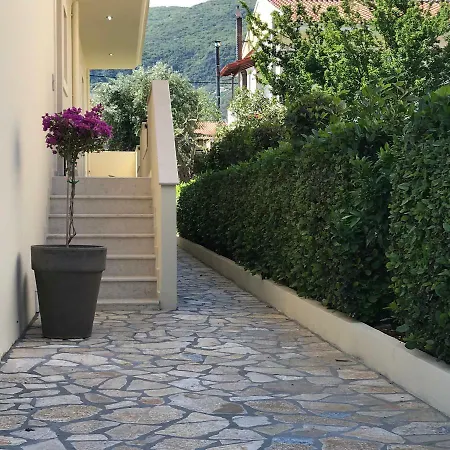 The Little Luxury * Ýpsos